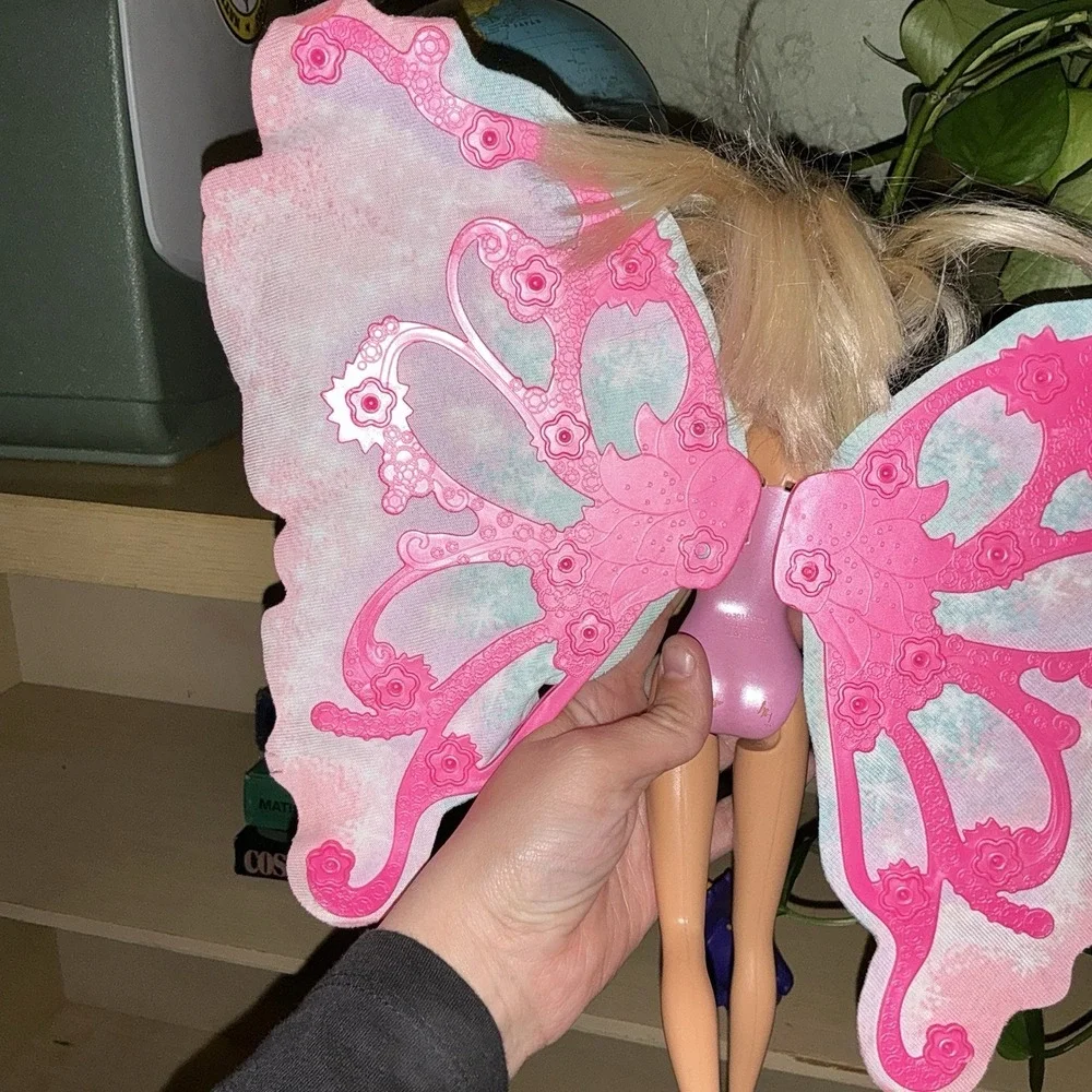 Flower 'n Flutter Fairy Barbie Doll • Butterfly Wings • 2011 • Mattel • Pink